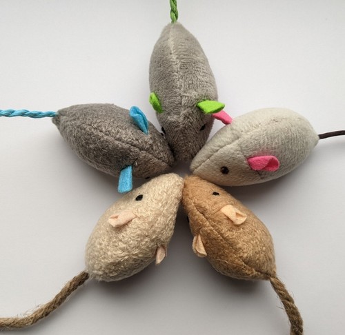 Catnip toys per - per, e